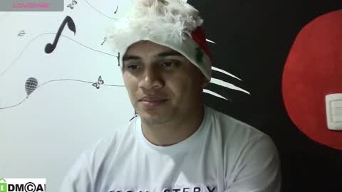 Snapshot of ahntony__69 chatting on December 25, 11:10 pm ahntony 69 online show from December 25, 11:10 pm