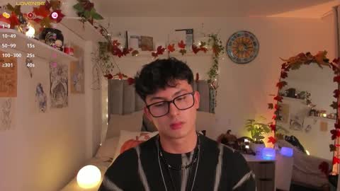 Snapshot of aidan_hale chatting on October 29, 12:46 am A H  online show from October 29, 12:46 am