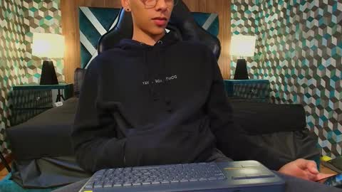 Snapshot of aiden_royce chatting on September 14, 9:39 pm aiden_royce online show from September 14, 9:39 pm
