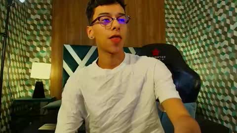 Snapshot of aiden_royce chatting on September 10, 5:39 am aiden_royce online show from September 10, 5:39 am