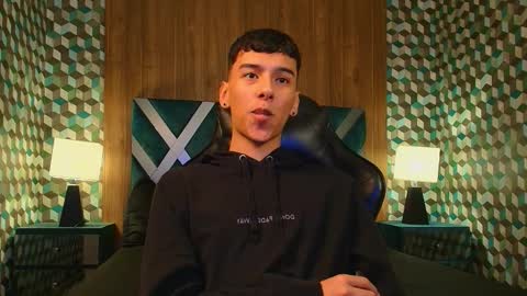 Snapshot of aiden_royce chatting on October 24, 5:42 am aiden_royce online show from October 24, 5:42 am