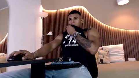 Aiden online show from October 21, 1:58 pm