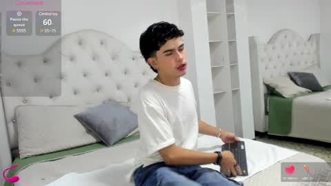 Snapshot of aiiden_15 chatting on February 3, 12:03 pm Aiden online show from February 3, 12:03 pm