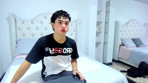Snapshot of aiiden_15 chatting on January 23, 11:58 am Aiden online show from January 23, 11:58 am