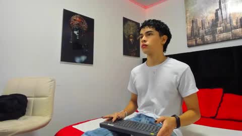 Snapshot of aiiden_15 chatting on February 19, 3:05 pm Aiden online show from February 19, 3:05 pm