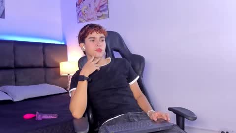 Snapshot of aiiden_15 chatting on October 1, 12:20 pm Aiden online show from October 1, 12:20 pm