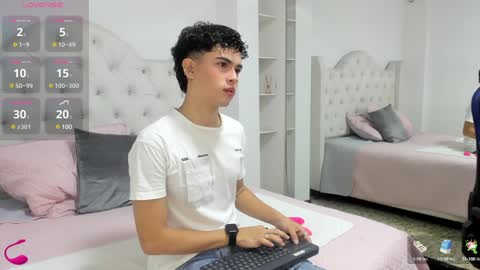 Snapshot of aiiden_15 chatting on January 28, 11:49 am Aiden online show from January 28, 11:49 am