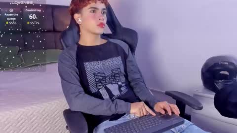 Snapshot of aiiden_15 chatting on September 20, 12:49 pm Aiden online show from September 20, 12:49 pm