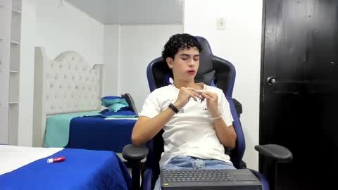 Snapshot of aiiden_15 chatting on March 1, 2:44 pm Aiden online show from March 1, 2:44 pm