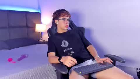 Snapshot of aiiden_15 chatting on October 7, 1:04 pm Aiden online show from October 7, 1:04 pm