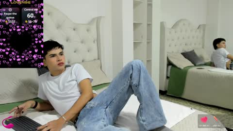 Snapshot of aiiden_15 chatting on February 5, 12:06 pm Aiden online show from February 5, 12:06 pm