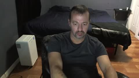 Snapshot of airbornelunsford39 chatting on December 23, 11:39 pm Daddy online show from December 23, 11:39 pm