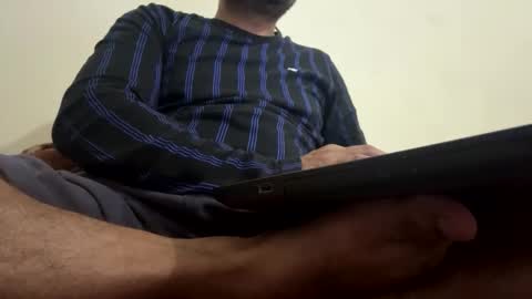 ak5197085 online show from April 8, 7:11 pm