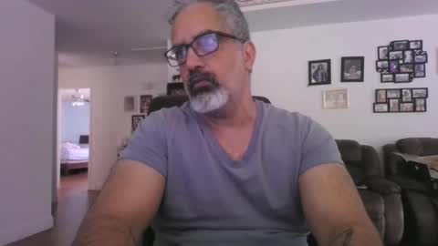 aladdin31673 online show from May 10, 2:29 pm