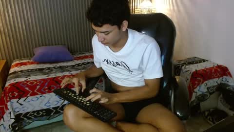 Snapshot of alamgrey_ chatting on September 22, 1:21 pm Alam online show from September 22, 1:21 pm