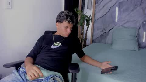 alan__smith online show from November 15, 8:22 pm