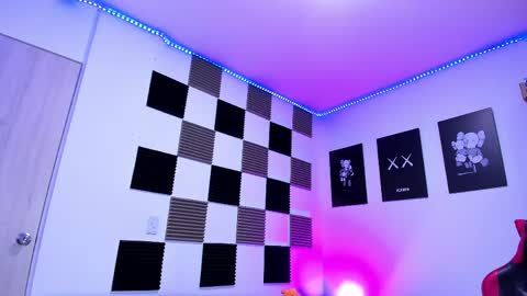 Alan Boy online show from April 24, 1:19 am