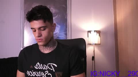 alan_morrys online show from April 4, 1:02 am