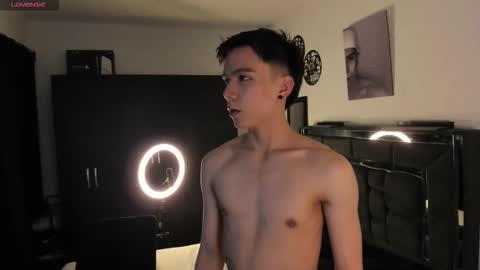 alanblack1 online show from November 12, 10:25 pm