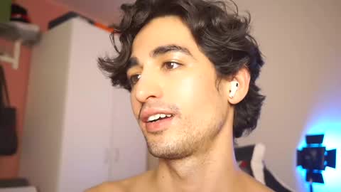 idenavarre online show from February 21, 12:05 am