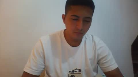 alanj998 online show from May 16, 3:32 pm