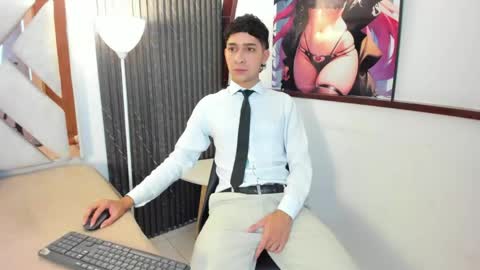 alantaylorr_ online show from April 24, 2:08 pm