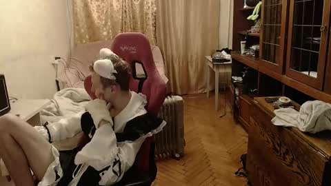 Albert You can ------------ support me at  online show from February 6, 9:23 pm