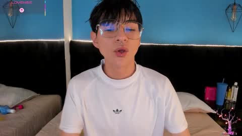Snapshot of ale_aurarashi chatting on September 17, 1:50 am ale_aurarashi online show from September 17, 1:50 am