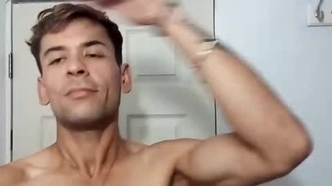 Snapshot of alejandrochao84 chatting on October 5, 5:11 am alejandrochao84 online show from October 5, 5:11 am
