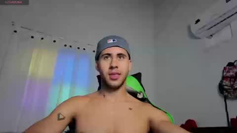 Snapshot of alejandrojf_00 chatting on October 1, 10:25 pm Daiki jack online show from October 1, 10:25 pm