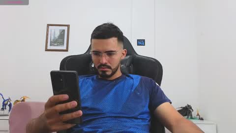 Snapshot of alejandroo_7 chatting on October 14, 5:31 pm alejandroo_7 online show from October 14, 5:31 pm