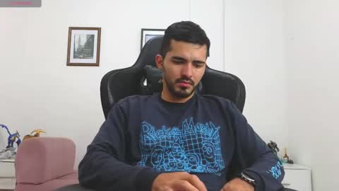 Snapshot of alejandroo_7 chatting on October 6, 7:29 pm alejandroo_7 online show from October 6, 7:29 pm