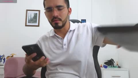 Snapshot of alejandroo_7 chatting on October 9, 8:25 pm alejandroo_7 online show from October 9, 8:25 pm