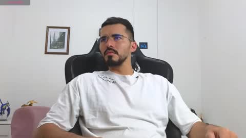 Snapshot of alejandroo_7 chatting on September 27, 8:50 pm alejandroo_7 online show from September 27, 8:50 pm