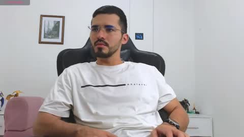 Snapshot of alejandroo_7 chatting on October 7, 7:40 pm alejandroo_7 online show from October 7, 7:40 pm