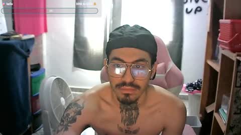 Snapshot of alejandropppzz chatting on February 7, 7:38 pm alejandropppzz online show from February 7, 7:38 pm