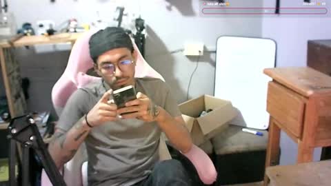 Snapshot of alejandropppzz chatting on January 26, 4:51 am alejandropppzz online show from January 26, 4:51 am