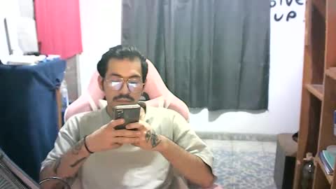 Snapshot of alejandropppzz chatting on March 3, 7:50 am alejandropppzz online show from March 3, 7:50 am