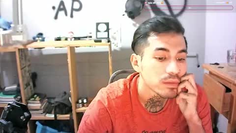 Snapshot of alejandropppzz chatting on January 21, 6:33 pm alejandropppzz online show from January 21, 6:33 pm