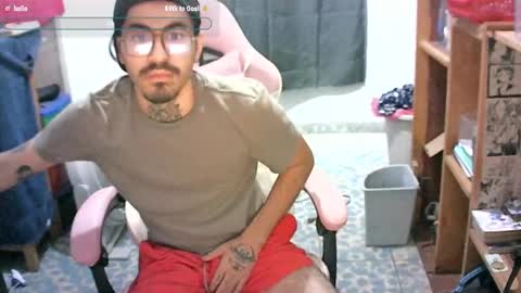 Snapshot of alejandropppzz chatting on February 7, 4:16 am alejandropppzz online show from February 7, 4:16 am