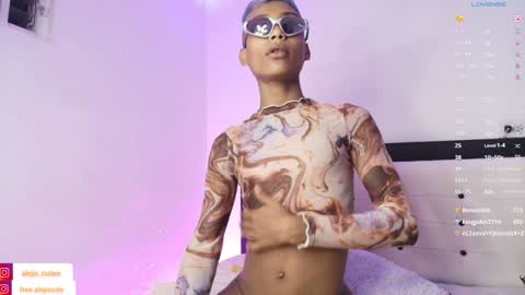 Snapshot of alejo_cute chatting on December 9, 1:07 am alejo_cute online show from December 9, 1:07 am