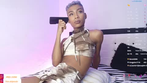 Snapshot of alejo_cute chatting on December 9, 11:51 pm alejo_cute online show from December 9, 11:51 pm