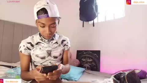 Snapshot of alejo_cute chatting on February 15, 3:50 pm alejo_cute online show from February 15, 3:50 pm