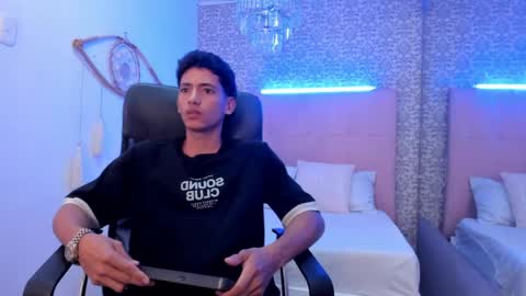 alejo_exotic online show from April 25, 1:36 pm