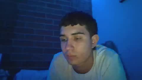 Snapshot of alejo_gray1 chatting on October 19, 10:57 pm alejo online show from October 19, 10:57 pm