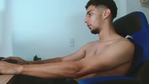 Snapshot of alejo_hot23 chatting on February 8, 2:47 am David online show from February 8, 2:47 am