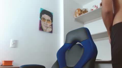 Snapshot of alejo_hot23 chatting on March 1, 2:48 am David online show from March 1, 2:48 am