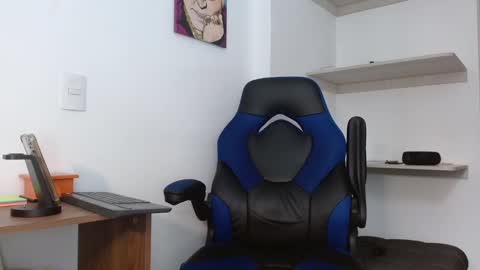 Snapshot of alejo_hot23 chatting on January 24, 9:05 pm David online show from January 24, 9:05 pm