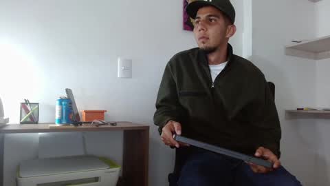 Snapshot of alejo_hot23 chatting on February 1, 4:24 am David online show from February 1, 4:24 am