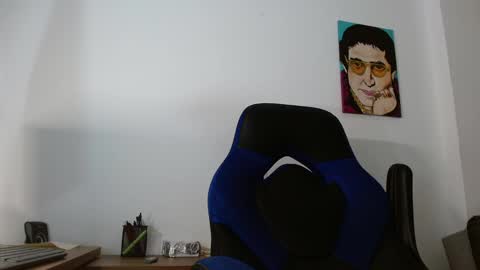 Snapshot of alejo_hot23 chatting on January 30, 12:50 am David online show from January 30, 12:50 am
